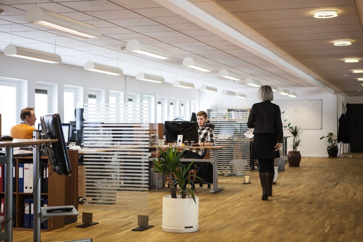 Projektowanie wnętrz biurowych w Gdańsku – dlaczego warto wybrać lokalną firmę?